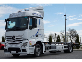 Konteineru vedējs/ Kravas automašīna ar noņemamā virsbūve MERCEDES-BENZ Actros 1845