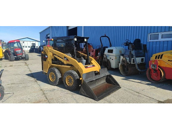 Kompaktiekrāvējs CATERPILLAR 216