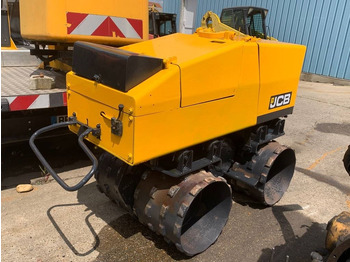 Ceļu veltnis JCB
