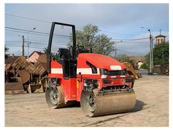 Ceļu veltnis JCB