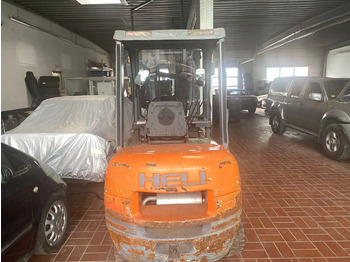 Dīzeļiekrāvējs Hyundai D25: foto 2