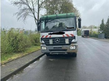 Būvgružu konteineru vedējs MERCEDES-BENZ