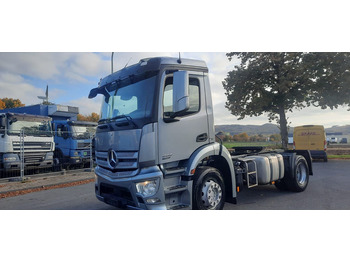 Vilcējs MERCEDES-BENZ Actros 1832