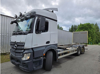 Konteineru vedējs/ Kravas automašīna ar noņemamā virsbūve MERCEDES-BENZ Actros 2553