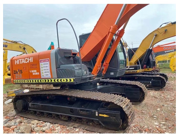 Kāpurķēžu ekskavators HITACHI