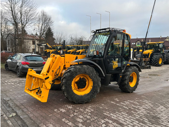 Teleskopiskais iekrāvējs JCB