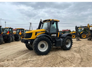 Traktors JCB