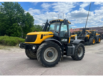 Traktors JCB