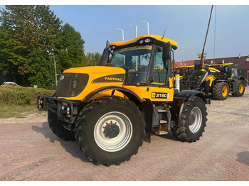 Traktors JCB