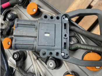 Akumulators - Iekraušanas tehnika 24 Volt I 3 PZS 375: foto 4 Akumulators - Iekraušanas tehnika 24 Volt I 3 PZS 375: foto 4