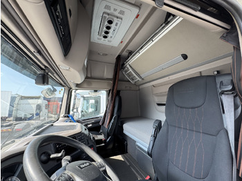 Vilcējs DAF XF 530 Super Space Cab: foto 5