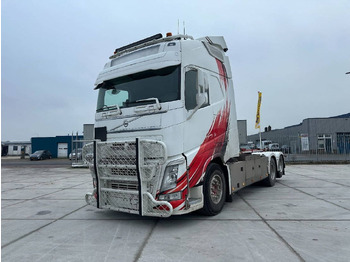 Konteineru vedējs/ Kravas automašīna ar noņemamā virsbūve VOLVO FH 500