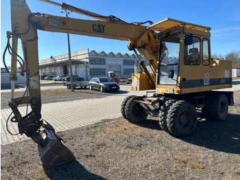 Riteņu ekskavators CATERPILLAR