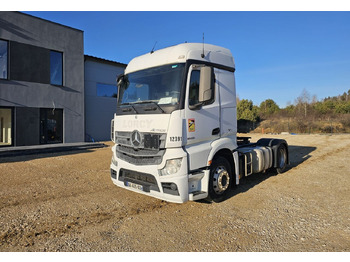 Vilcējs MERCEDES-BENZ Actros 1843