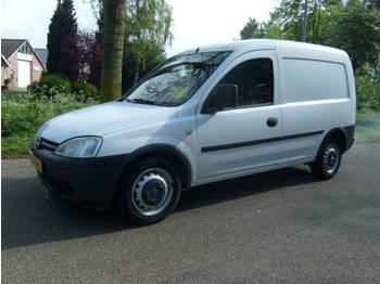 Furgons ar slēgtā virsbūve Opel Combo CDTI: foto 1