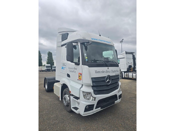 Vilcējs MERCEDES-BENZ Actros 1845