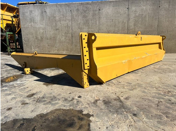 Kravas lifts CATERPILLAR