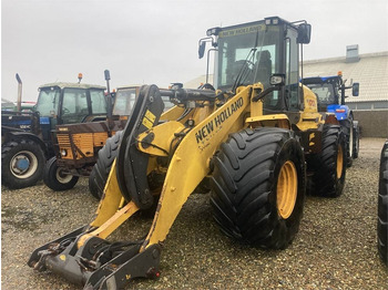 Riteņu iekrāvējs NEW HOLLAND