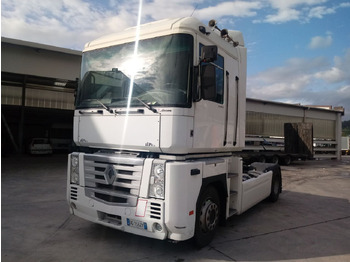 Vilcējs RENAULT Magnum 500