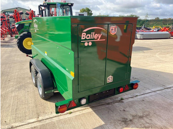 Jaunā Lauksaimniecības piekabe Bailey Fuel Bowser: foto 3