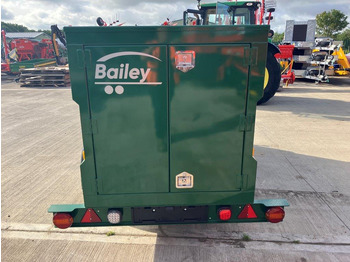 Jaunā Lauksaimniecības piekabe Bailey Fuel Bowser: foto 4