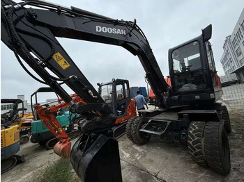 Hot Sale Used Doosan Dx75 Small 7.5t Wheel Excavator South Korea DX75 Mini Excavator for Sale Good Condition līzingu Hot Sale Used Doosan Dx75 Small 7.5t Wheel Excavator South Korea DX75 Mini Excavator for Sale Good Condition: foto 2