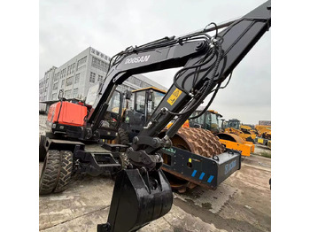 Hot Sale Used Doosan Dx75 Small 7.5t Wheel Excavator South Korea DX75 Mini Excavator for Sale Good Condition līzingu Hot Sale Used Doosan Dx75 Small 7.5t Wheel Excavator South Korea DX75 Mini Excavator for Sale Good Condition: foto 1