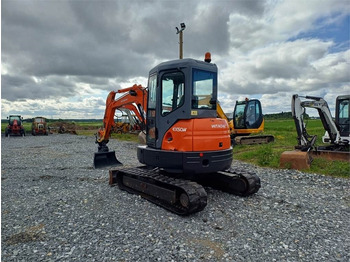 Mini-ekskavators Hitachi EX50 u kallistuvalla liittimellä: foto 4