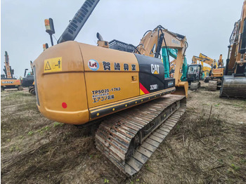 Kāpurķēžu ekskavators CATERPILLAR 320D2
