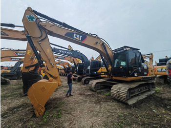Kāpurķēžu ekskavators CATERPILLAR 320D2