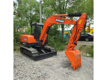 Kāpurķēžu ekskavators DOOSAN DH60