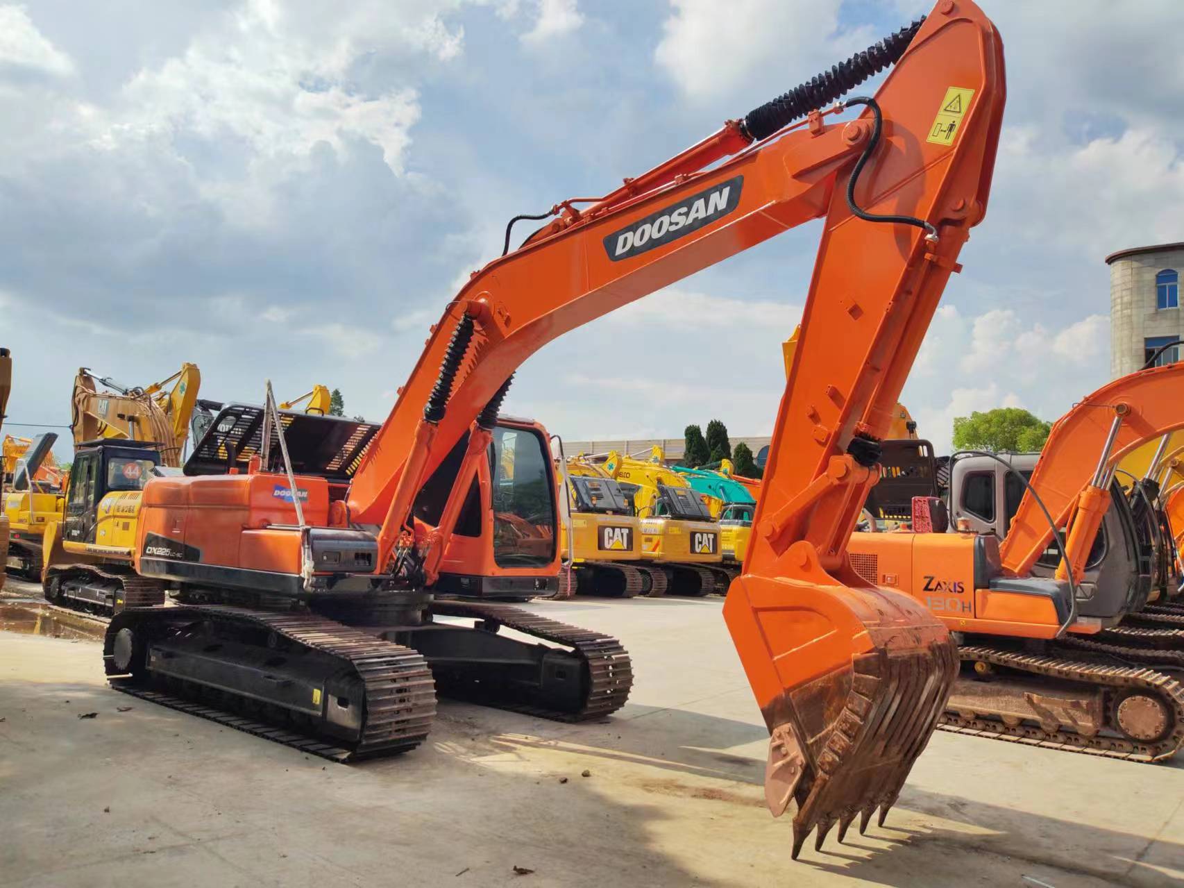 Kāpurķēžu ekskavators DOOSAN DX225: foto 5