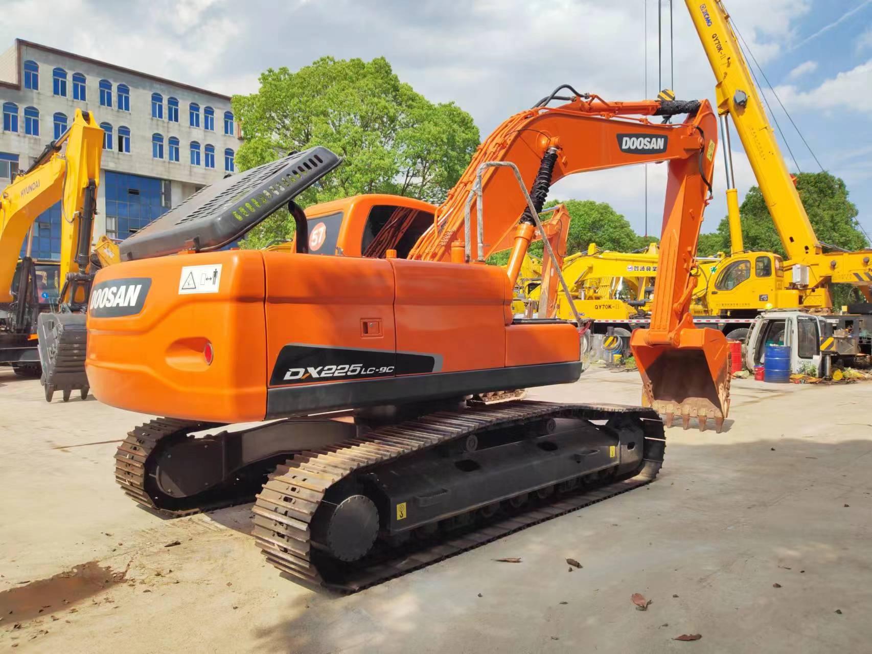 Kāpurķēžu ekskavators DOOSAN DX225: foto 3