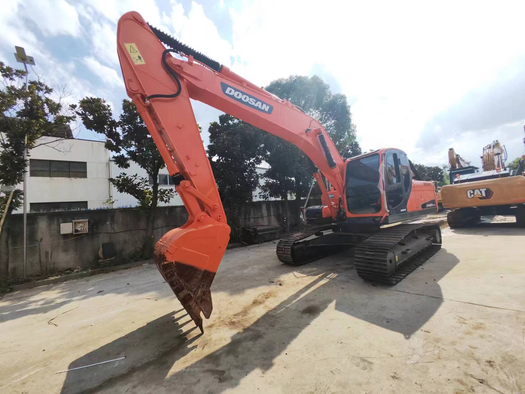 Kāpurķēžu ekskavators DOOSAN DX225: foto 2