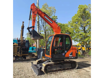 Kāpurķēžu ekskavators DOOSAN DX75