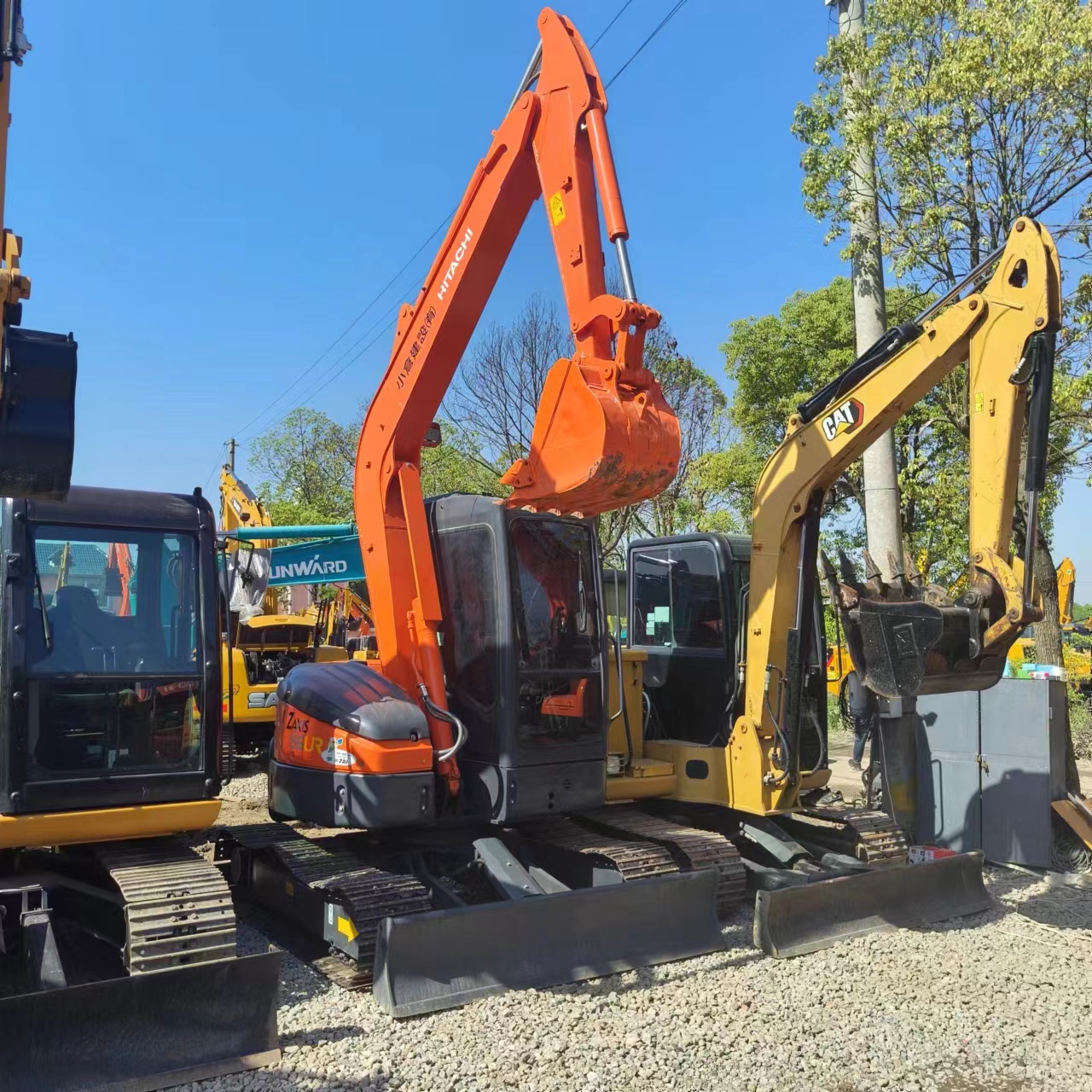 Mini-ekskavators HITACHI ZX55