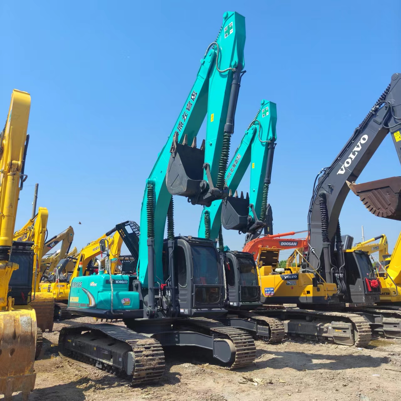 Kāpurķēžu ekskavators KOBELCO