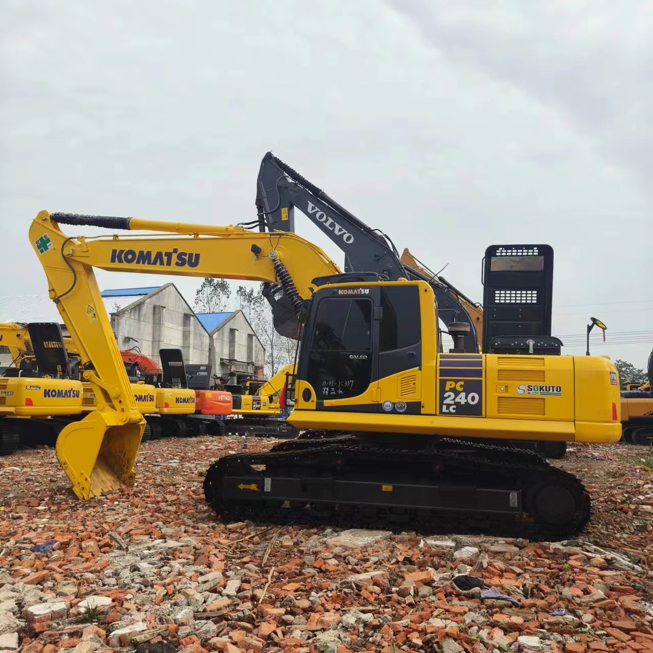 Kāpurķēžu ekskavators KOMATSU PC240