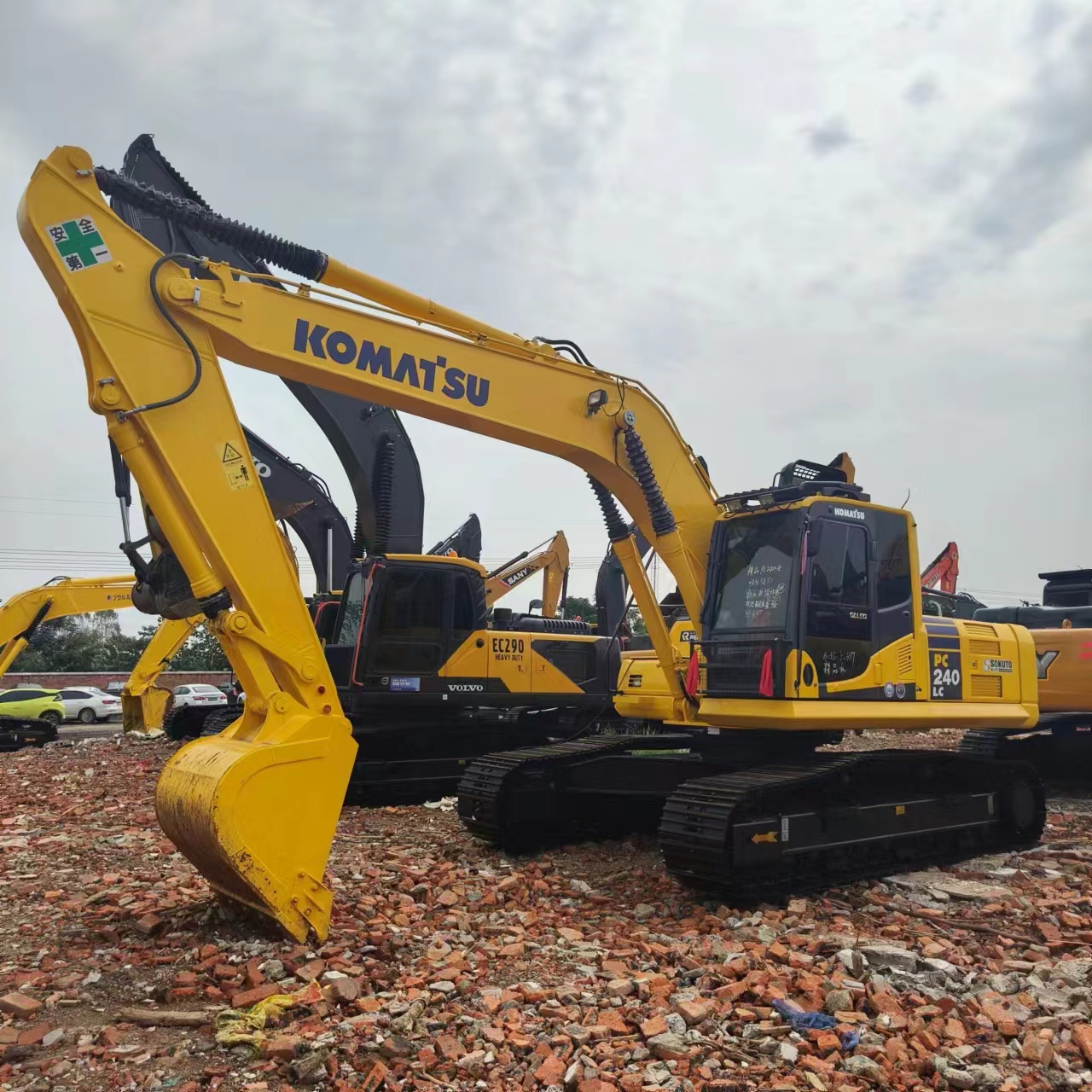 Kāpurķēžu ekskavators KOMATSU PC240