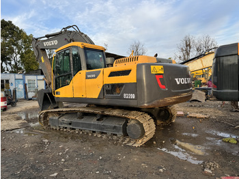 Kāpurķēžu ekskavators VOLVO EC220D