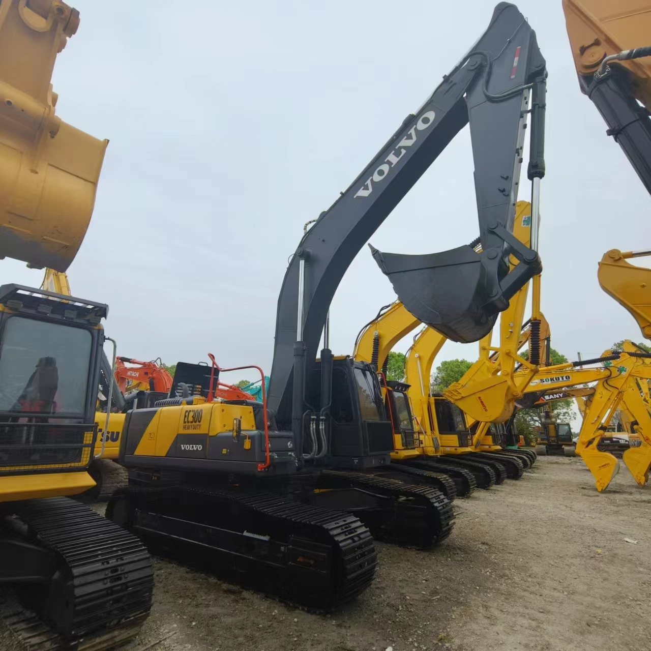 Kāpurķēžu ekskavators VOLVO EC300