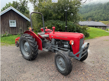 Traktors MASSEY FERGUSON 1000 series