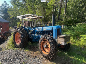 Traktors FORDSON
