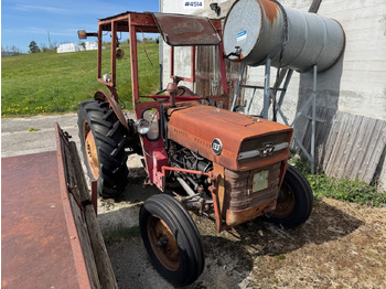 Traktors MASSEY FERGUSON 1000 series