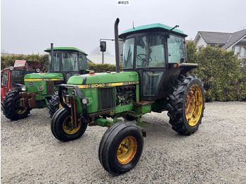 Traktors JOHN DEERE 2040