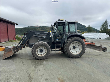 2004 Valtra M120-4 w/ loader and bucket līzingu 2004 Valtra M120-4 w/ loader and bucket: foto 2