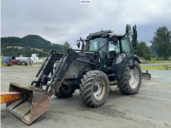 2004 Valtra M120-4 w/ loader and bucket līzingu 2004 Valtra M120-4 w/ loader and bucket: foto 1