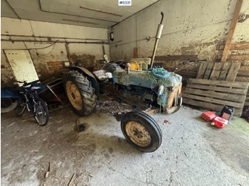 Traktors FORDSON