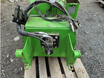 Meža tehnika 2014 Farmi forest 100 wood chipper: foto 3 Meža tehnika 2014 Farmi forest 100 wood chipper: foto 3