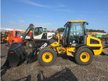 Riteņu iekrāvējs JCB 409